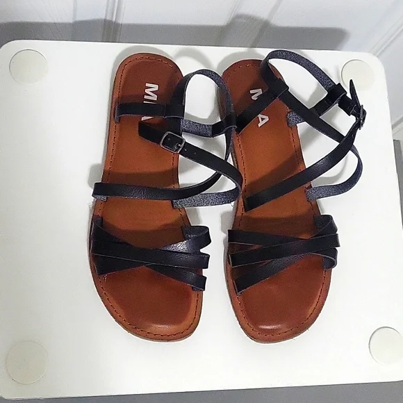 Mia strappy sandal - Picture 2 of 7